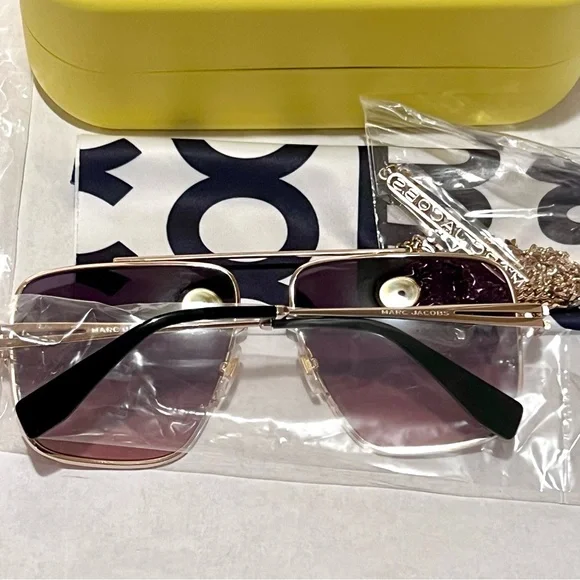 Marc Jacobs 59MM Navigator Sunglasses w/Detachable Chain-Gold Black/Brown-Pink - Picture 15 of 16